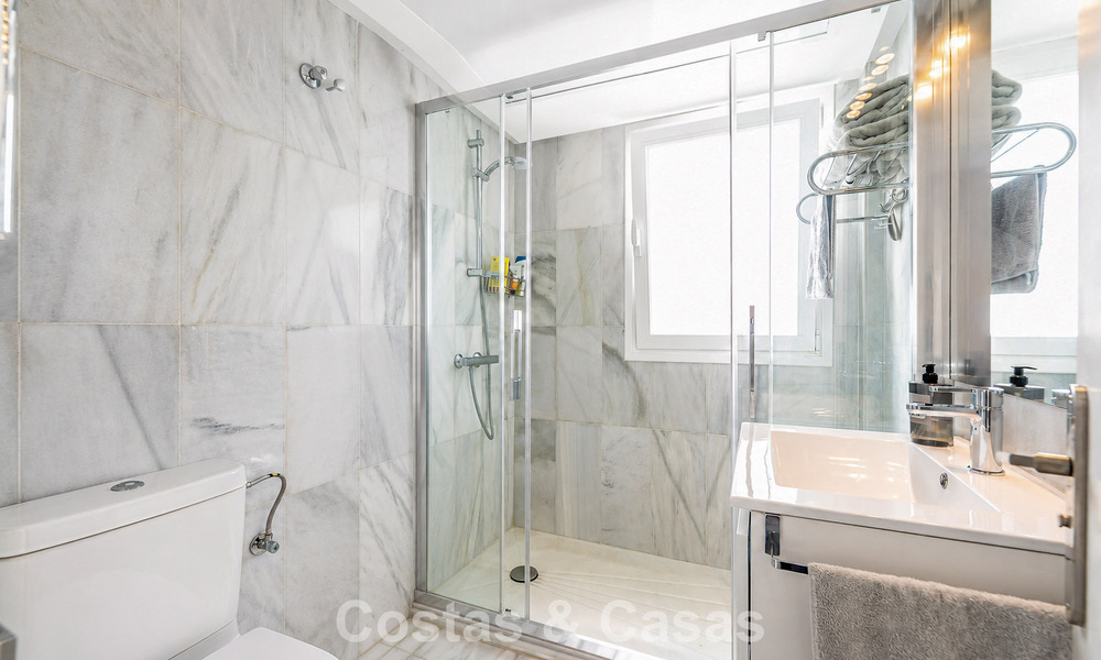 Charming townhouse for sale in a gated community just a stone’s throw from Puerto Banús, Marbella 808545