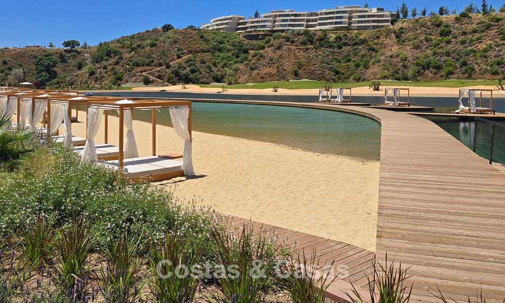 Contemporary luxury apartments for sale in a golf resort in the hills of Marbella - Benahavís 808670
