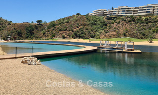 Contemporary luxury apartments for sale in a golf resort in the hills of Marbella - Benahavís 808671 