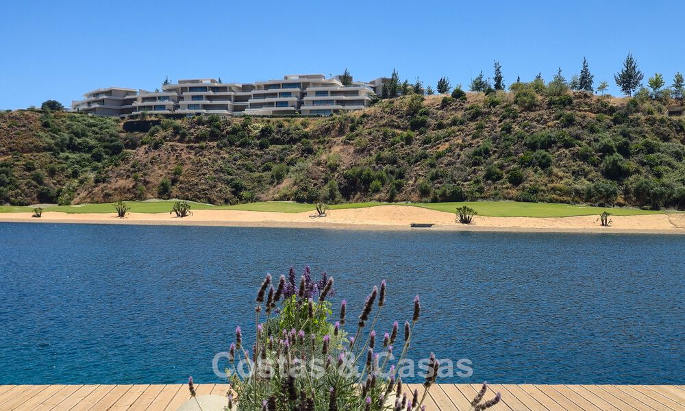 Contemporary luxury apartments for sale in a golf resort in the hills of Marbella - Benahavís 808673
