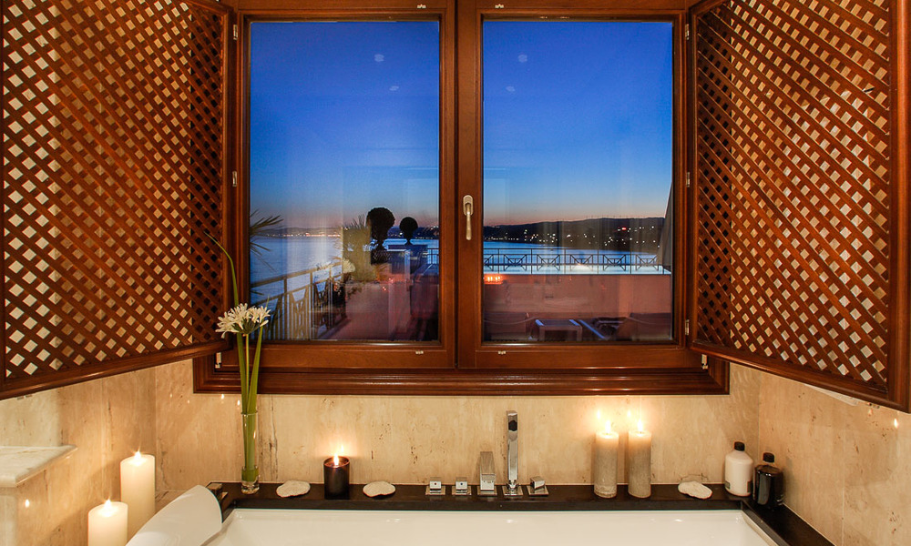 Beachfront luxury apartments for sale, Estepona, Costa del Sol with open sea views 9730