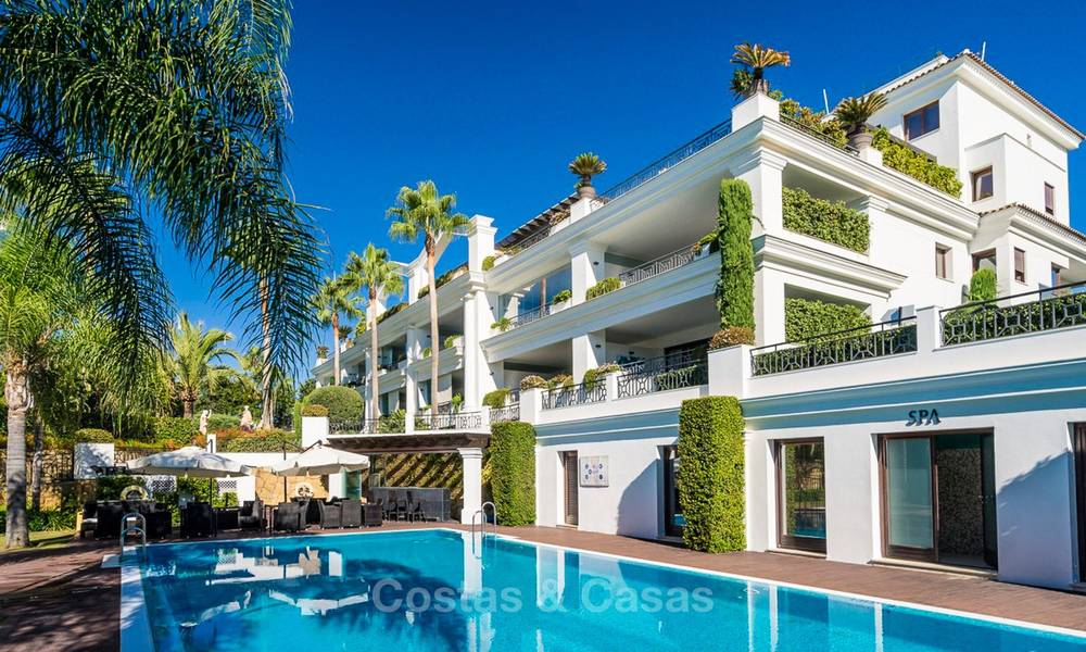 Beachfront luxury apartments for sale, Estepona, Costa del Sol with open sea views 9736