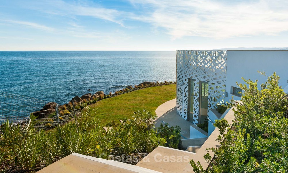 Beachfront luxury apartments for sale, Estepona, Costa del Sol with open sea views 7958