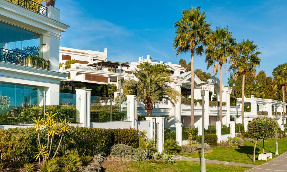Beachfront luxury apartments for sale, Estepona, Costa del Sol with open sea views 7956