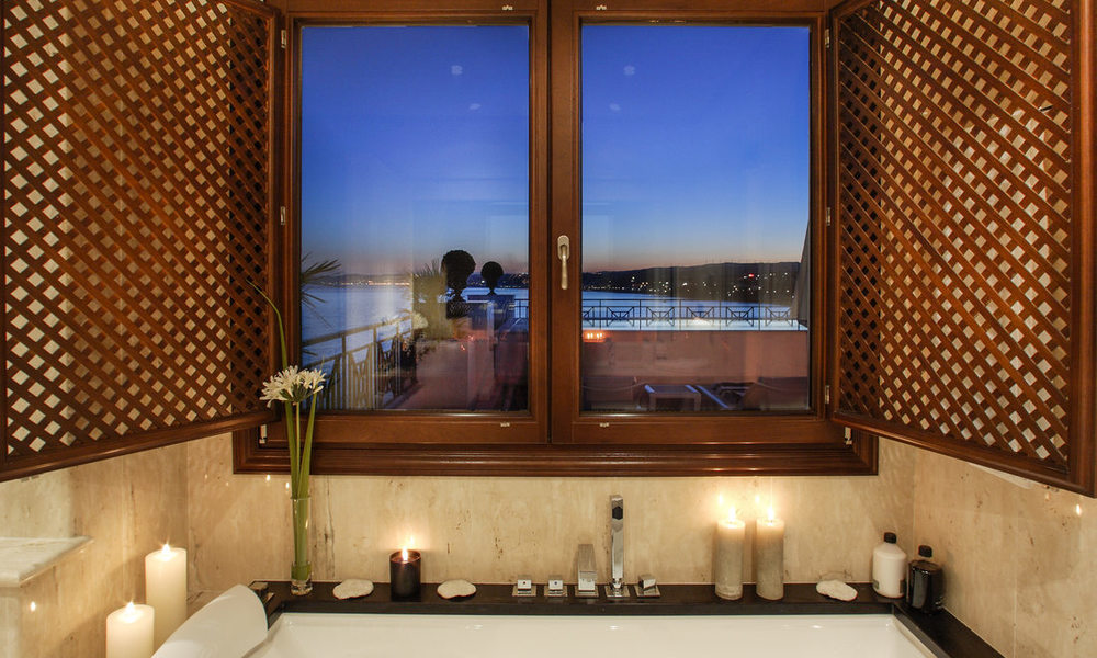 Frontline beach luxury 3 bedroom apartment for sale, Estepona, Costa del Sol with open sea view 9799