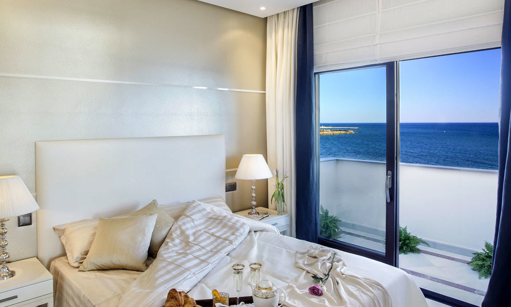 Frontline beach luxury 3 bedroom apartment for sale, Estepona, Costa del Sol with open sea view 9815