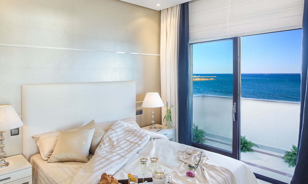 Frontline beach luxury 3 bedroom apartment for sale, Estepona, Costa del Sol with open sea view 9784