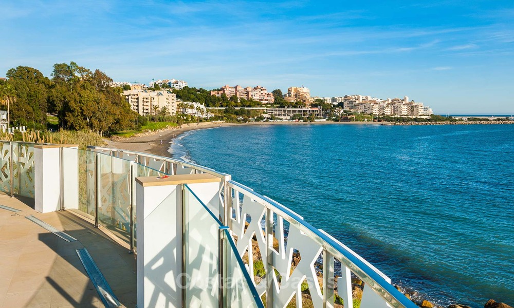 Frontline beach luxury penthouse to buy, Estepona, Costa del Sol, first line beach with open sea view and private pool 7993