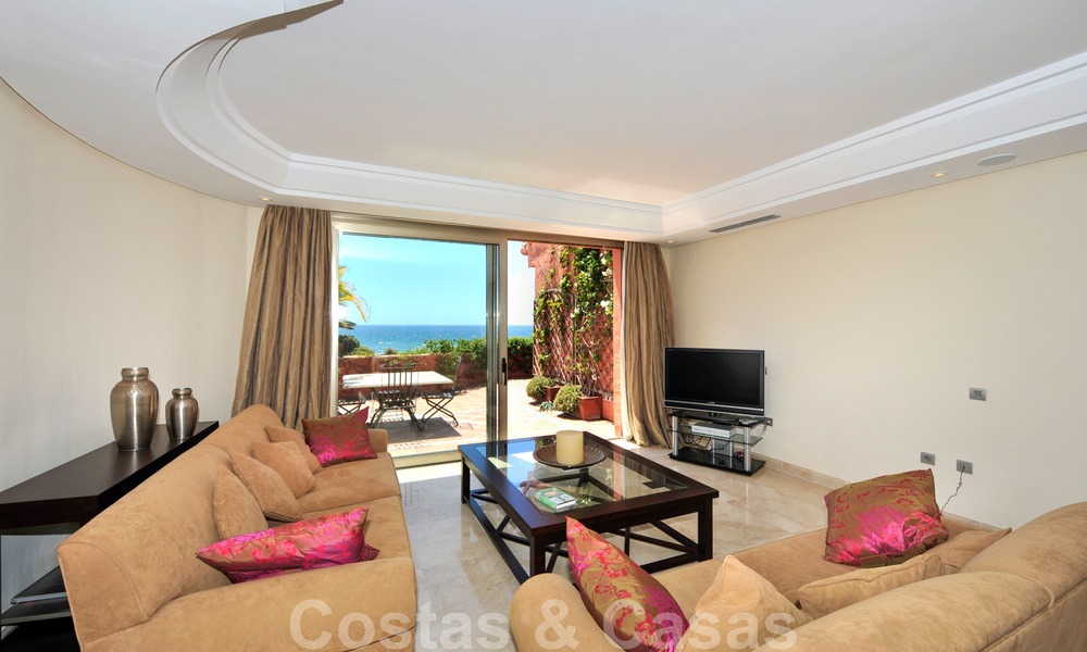 Exclusive beachfront penthouse apartment for sale, frontline beach of Los Monteros in Marbella 37170