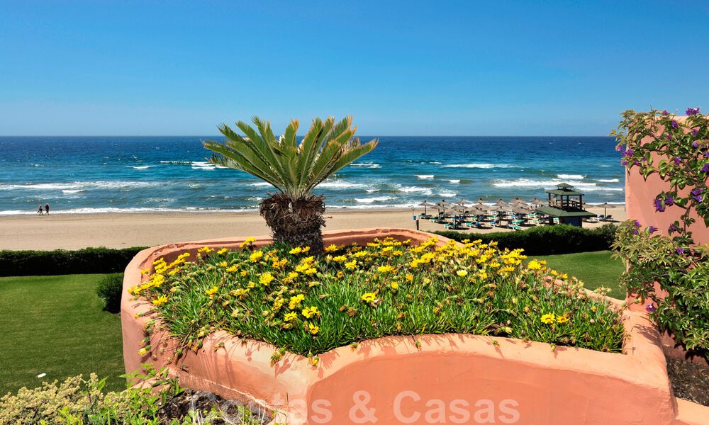 Exclusive beachfront penthouse apartment for sale, frontline beach of Los Monteros in Marbella 37174