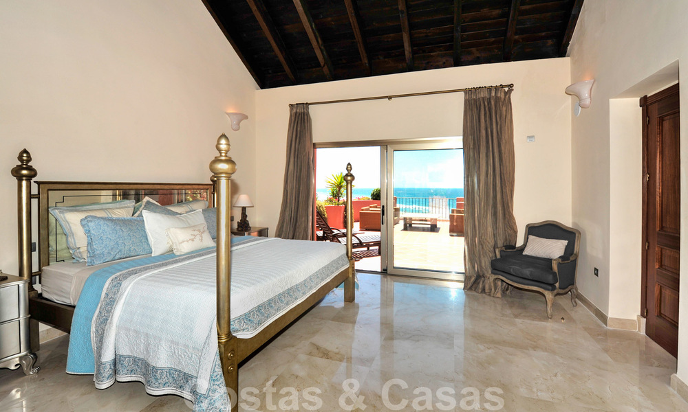 Exclusive beachfront penthouse apartment for sale, frontline beach of Los Monteros in Marbella 37181