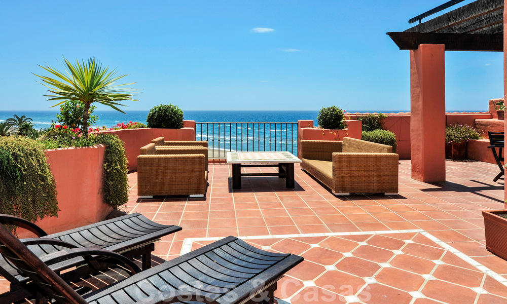 Exclusive beachfront penthouse apartment for sale, frontline beach of Los Monteros in Marbella 37184