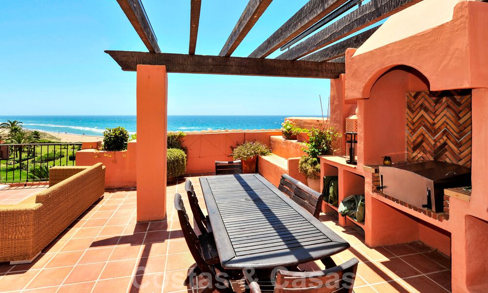 Exclusive beachfront penthouse apartment for sale, frontline beach of Los Monteros in Marbella 37187