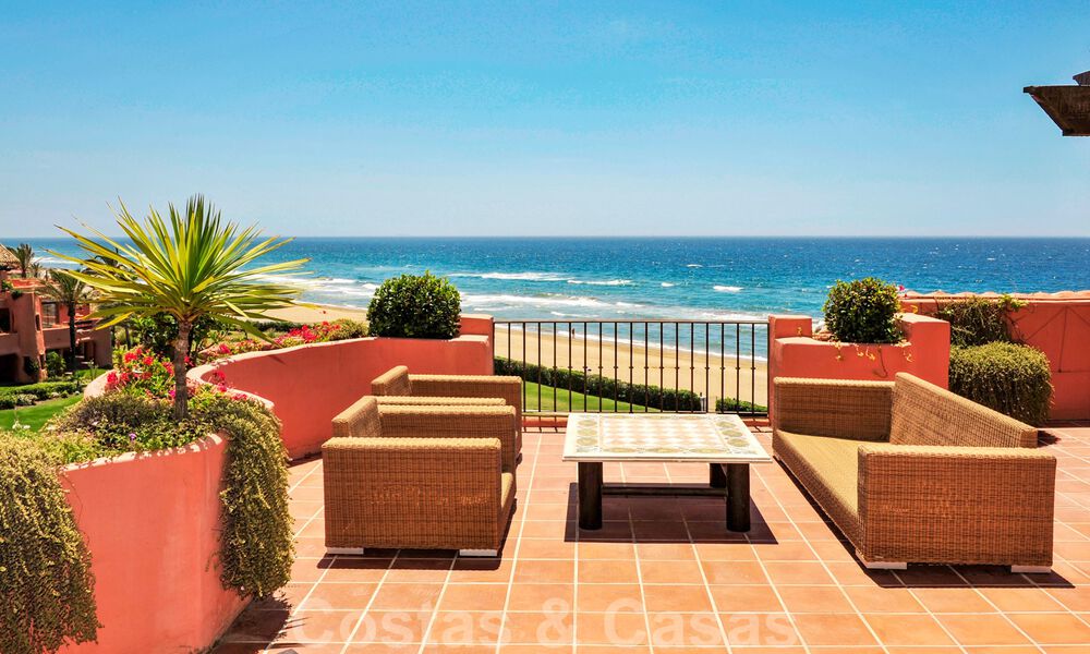 Exclusive beachfront penthouse apartment for sale, frontline beach of Los Monteros in Marbella 37188