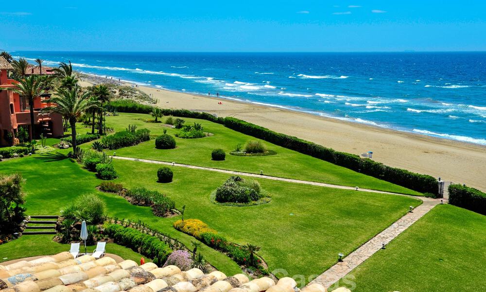 Exclusive beachfront penthouse apartment for sale, frontline beach of Los Monteros in Marbella 37194
