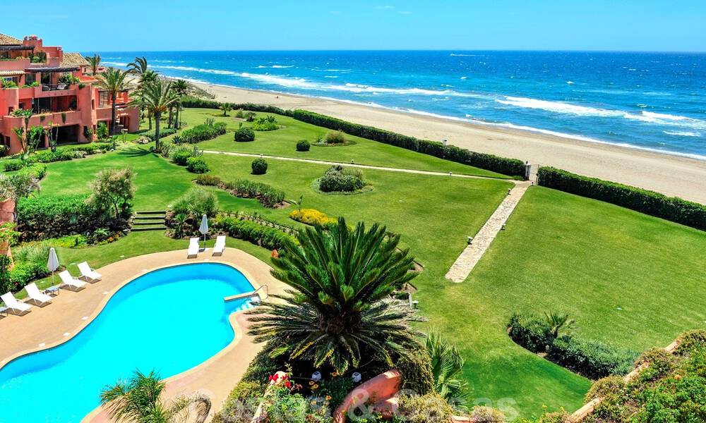 Exclusive beachfront penthouse apartment for sale, frontline beach of Los Monteros in Marbella 37195