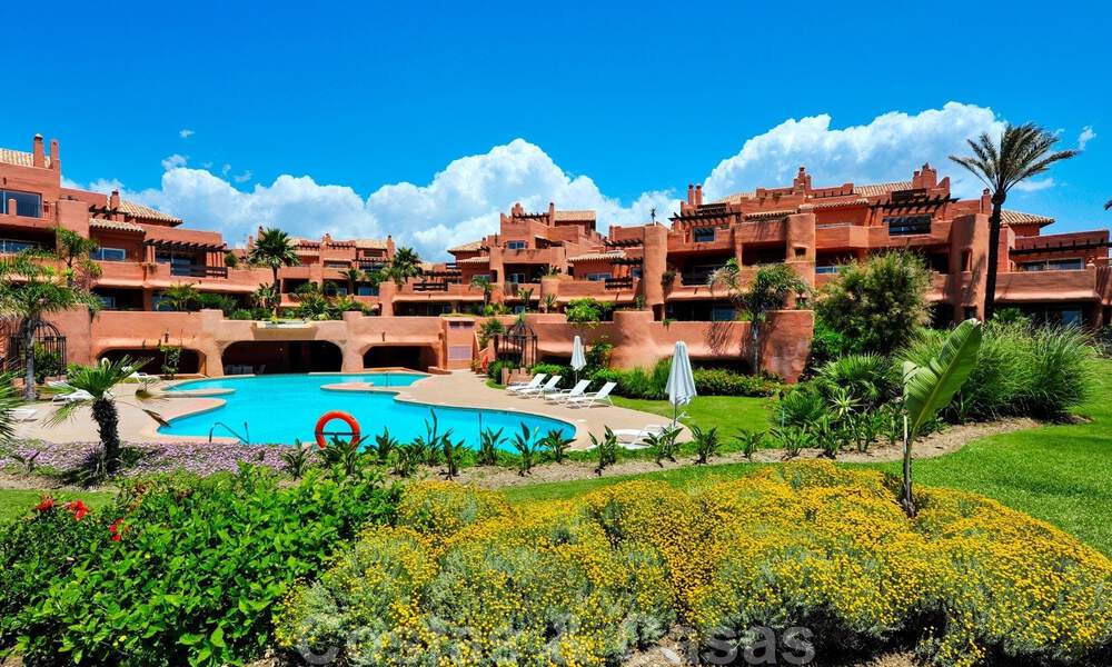 Exclusive beachfront penthouse apartment for sale, frontline beach of Los Monteros in Marbella 37199