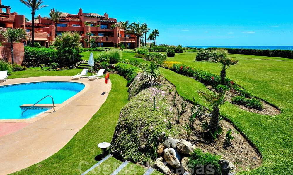 Exclusive beachfront penthouse apartment for sale, frontline beach of Los Monteros in Marbella 37200