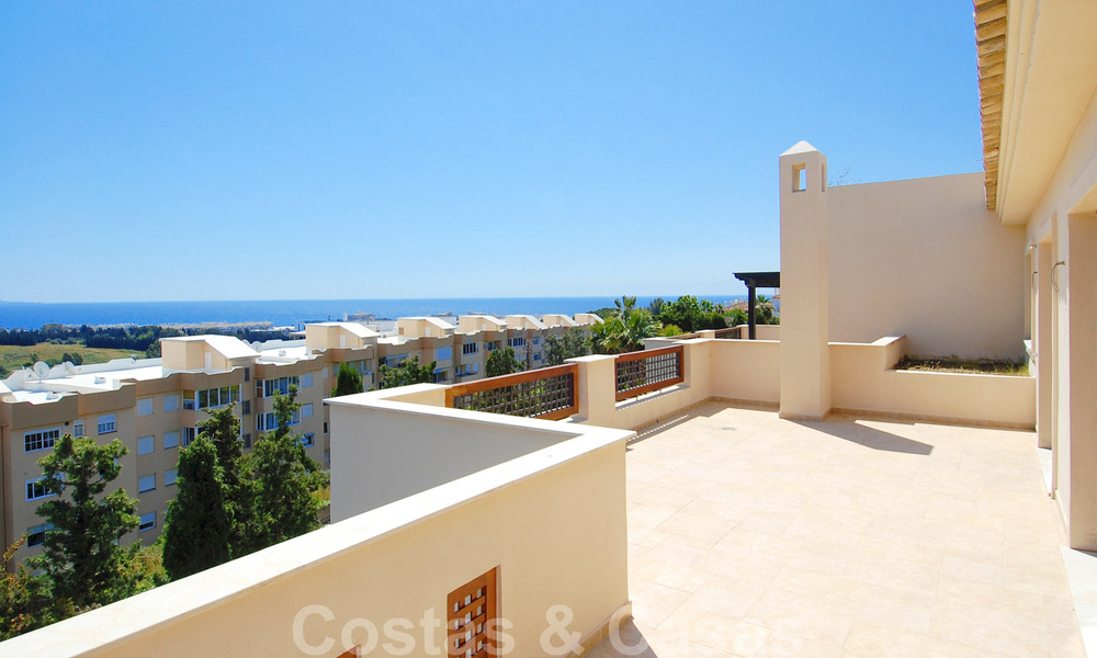 Luxury penthouse apartment for sale near Puerto Banus in Nueva Andalucia, Marbella 30622