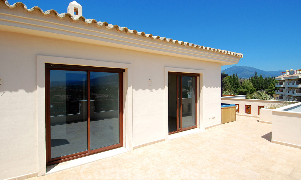 Luxury penthouse apartment for sale near Puerto Banus in Nueva Andalucia, Marbella 30623