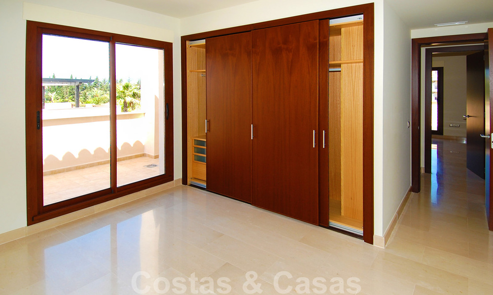 Luxury penthouse apartment for sale near Puerto Banus in Nueva Andalucia, Marbella 30633