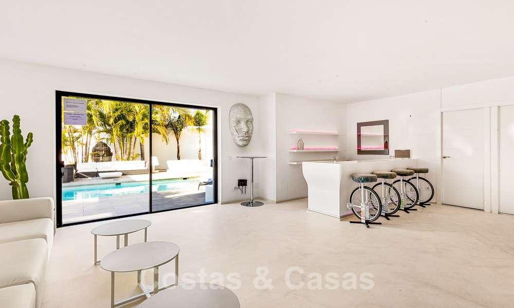 Modern luxury illa for sale in a golf course urbanization in Marbella - Benahavis 49490