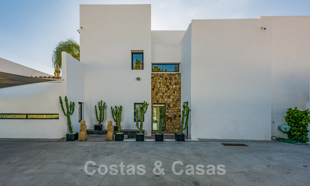 Modern luxury illa for sale in a golf course urbanization in Marbella - Benahavis 49494