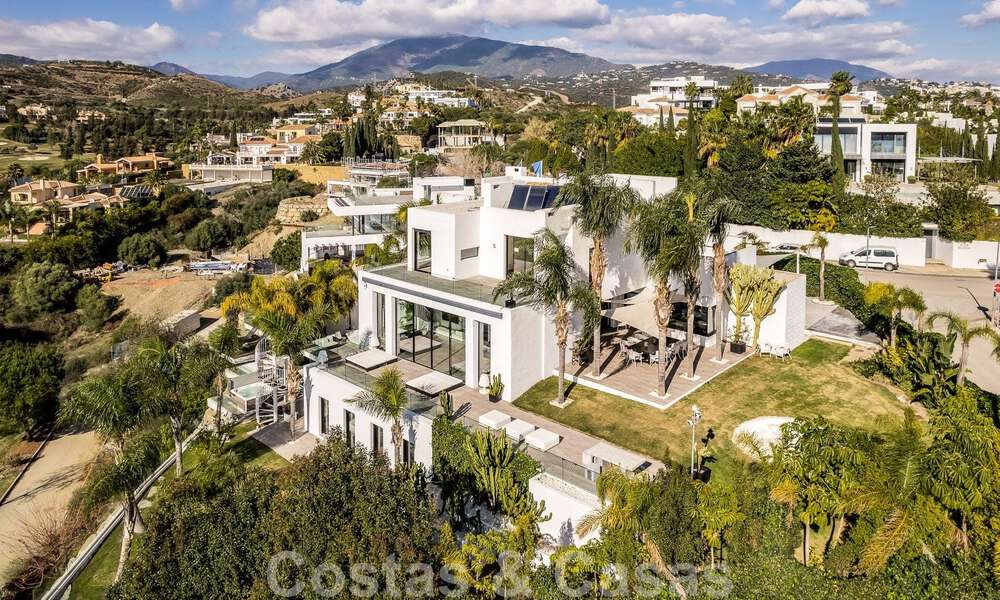 Modern luxury illa for sale in a golf course urbanization in Marbella - Benahavis 49495