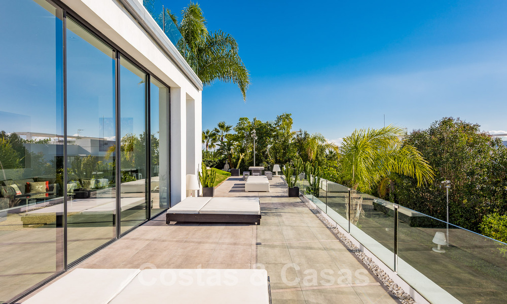 Modern luxury illa for sale in a golf course urbanization in Marbella - Benahavis 49511