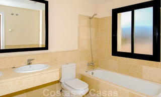 Capanes del Golf: Luxury ample apartments for sale surrounded by golf in Marbella - Benahavis 23853 