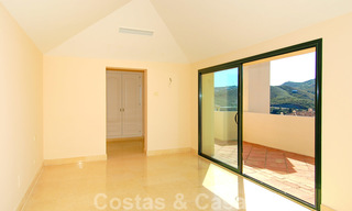 Capanes del Golf: Luxury ample apartments for sale surrounded by golf in Marbella - Benahavis 23855 
