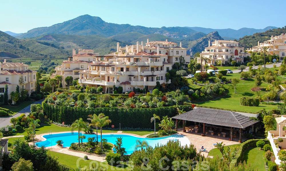 Capanes del Golf: Luxury ample apartments for sale surrounded by golf in Marbella - Benahavis 23860