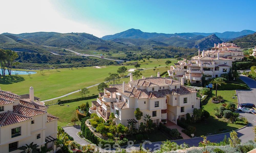 Capanes del Golf: Luxury ample apartments for sale surrounded by golf in Marbella - Benahavis 23872