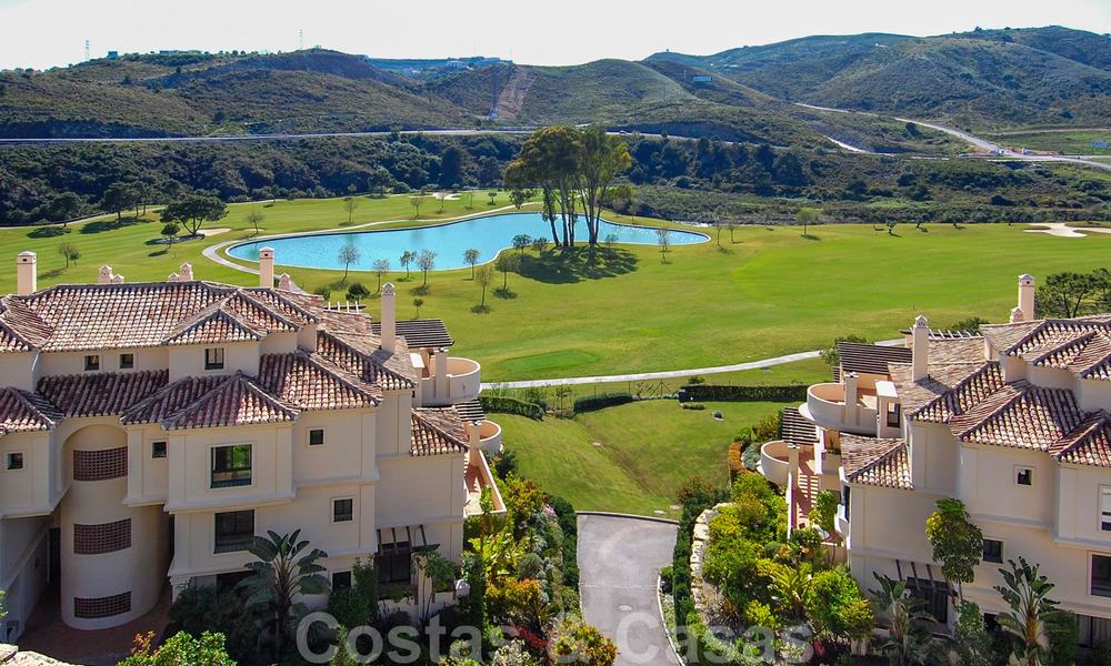 Capanes del Golf: Luxury ample apartments for sale surrounded by golf in Marbella - Benahavis 23873