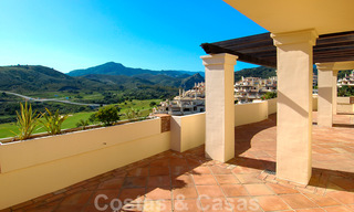 Capanes del Golf: Luxury ample apartments for sale surrounded by golf in Marbella - Benahavis 23877 