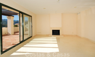 Capanes del Golf: Luxury ample apartments for sale surrounded by golf in Marbella - Benahavis 23879 
