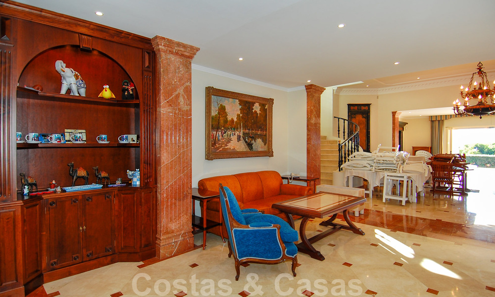 Beachfront exclusive villa for sale in prestigious urbanisation of East Marbella 30510