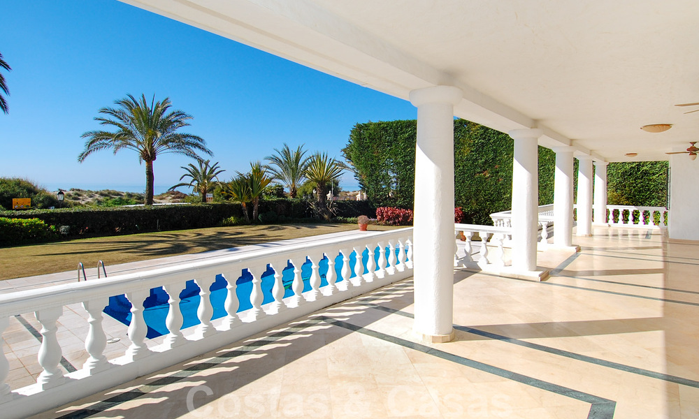 Beachfront exclusive villa for sale in prestigious urbanisation of East Marbella 30519