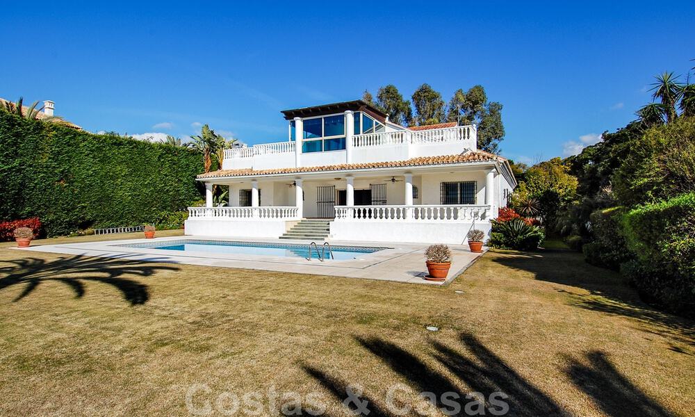 Beachfront exclusive villa for sale in prestigious urbanisation of East Marbella 30522