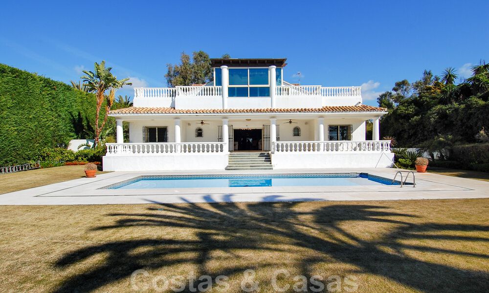Beachfront exclusive villa for sale in prestigious urbanisation of East Marbella 30524