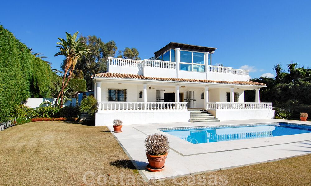 Beachfront exclusive villa for sale in prestigious urbanisation of East Marbella 30525
