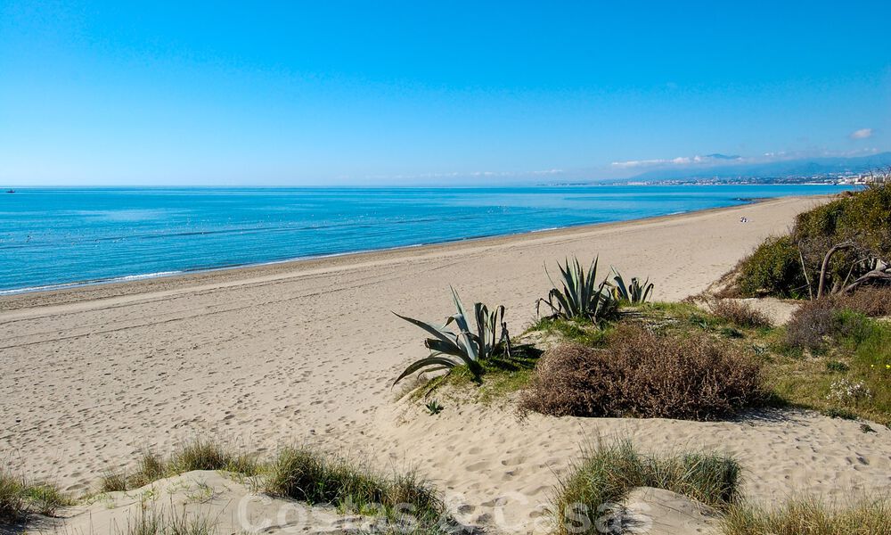 Beachfront exclusive villa for sale in prestigious urbanisation of East Marbella 30533