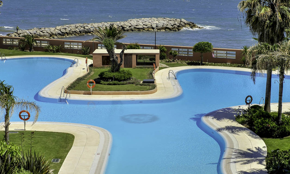 Luxury frontline sea apartments for sale in Malibu, Puerto Banus, Marbella 23158