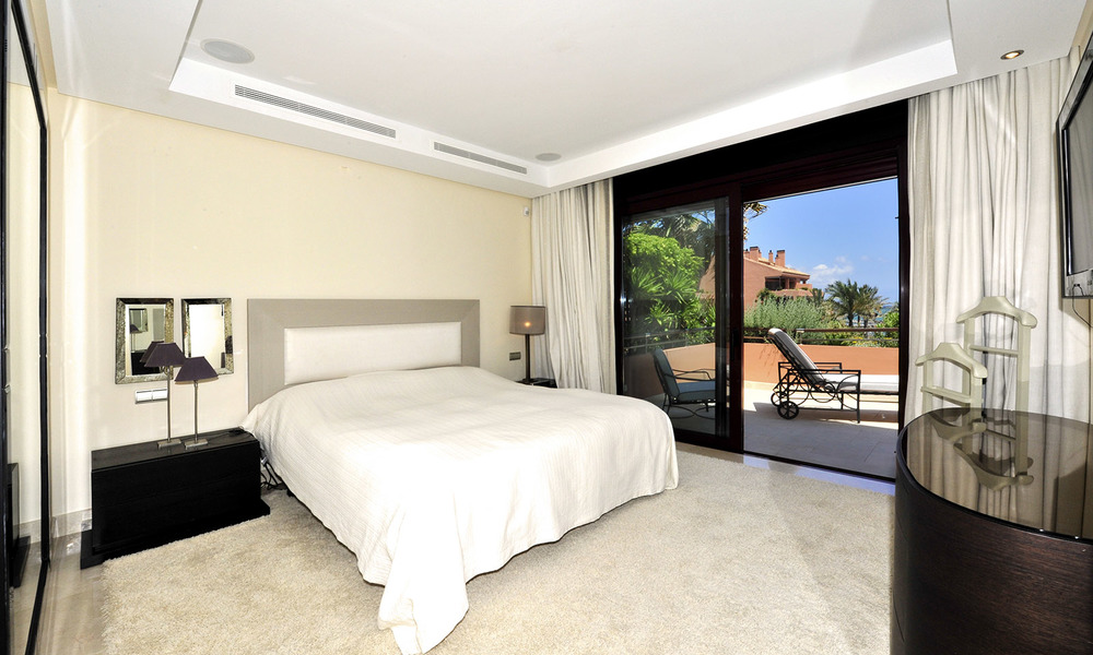Luxury frontline sea apartments for sale in Malibu, Puerto Banus, Marbella 23187