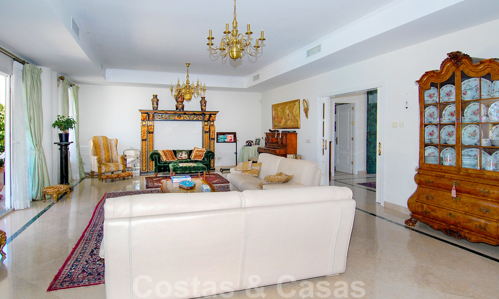 Colonial styled luxury villa to buy in Marbella East. 22551