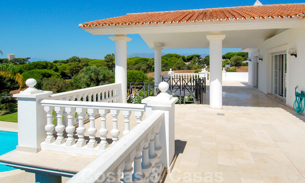 Colonial styled luxury villa to buy in Marbella East. 22564