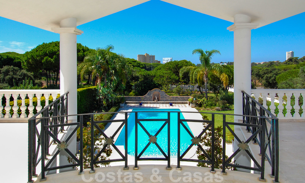 Colonial styled luxury villa to buy in Marbella East. 22566