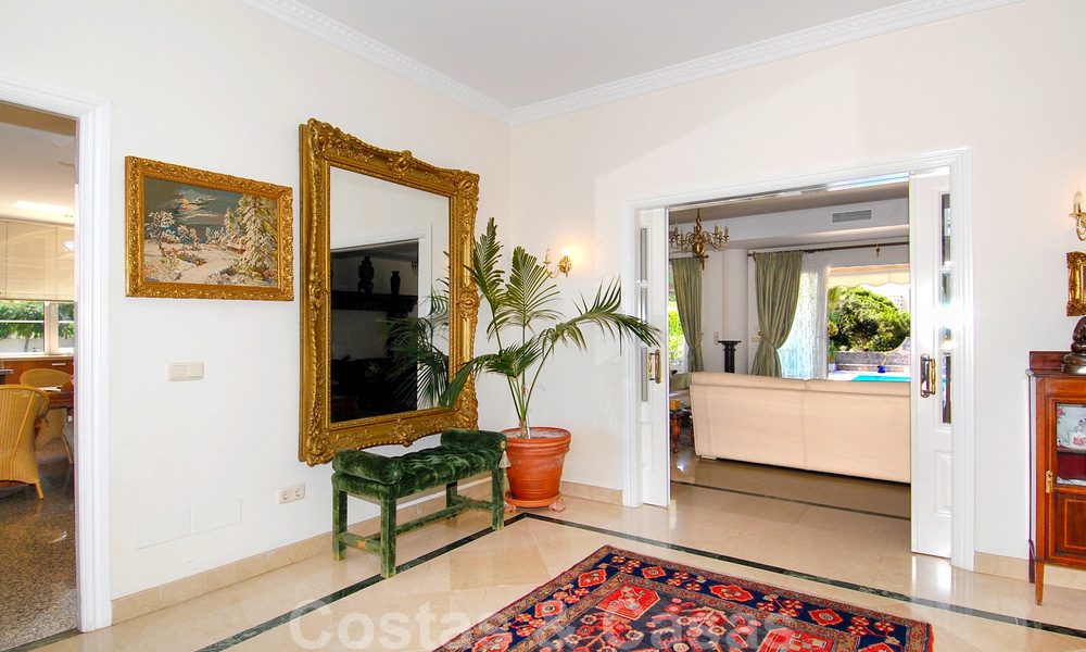 Colonial styled luxury villa to buy in Marbella East. 22570