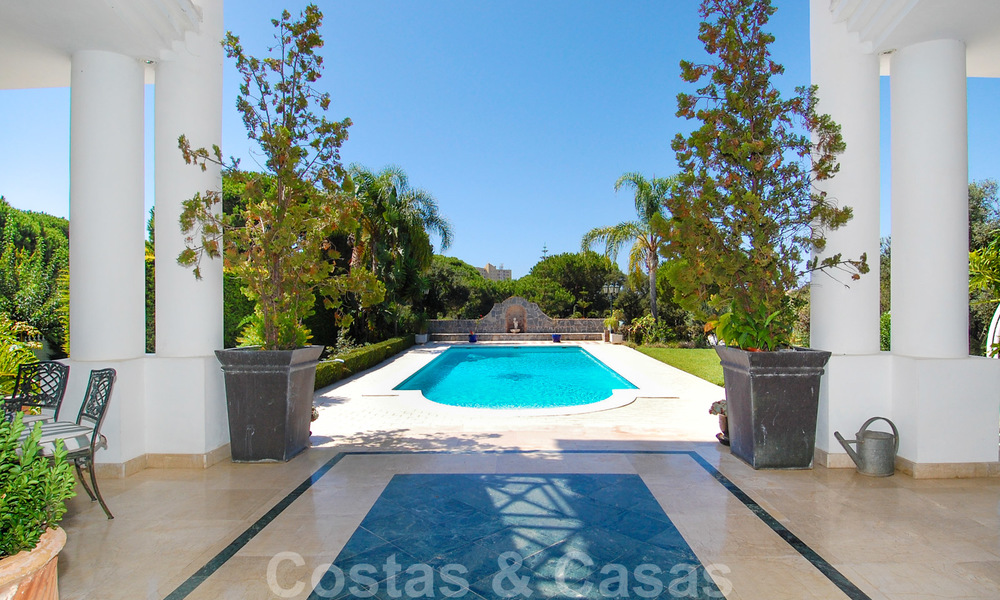 Colonial styled luxury villa to buy in Marbella East. 22571