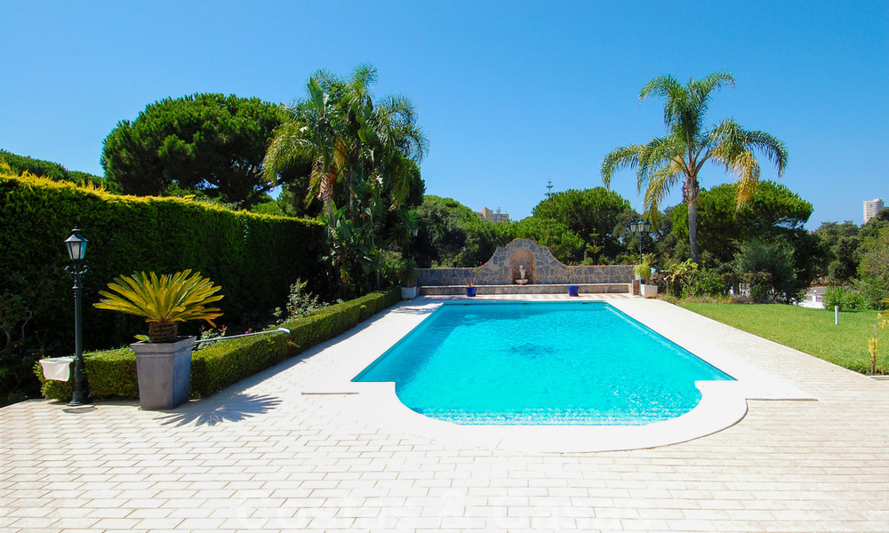 Colonial styled luxury villa to buy in Marbella East. 22574
